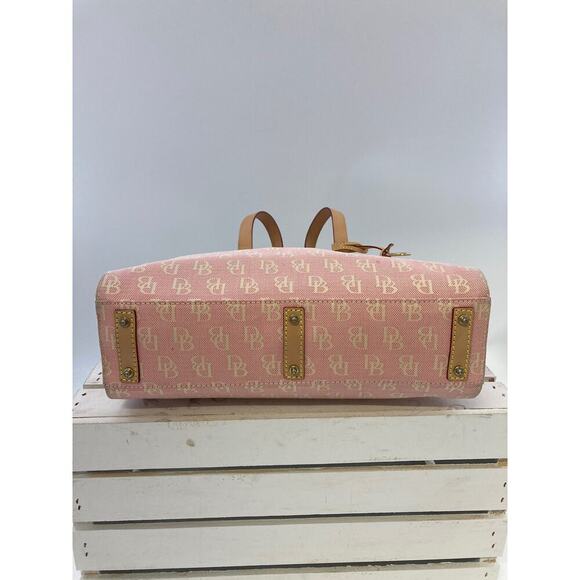 DOONEY & BOURKE LIGHT PINK SIGNATURE PRINT CANVAS SHOULDER BAG - Picture 12 of 16